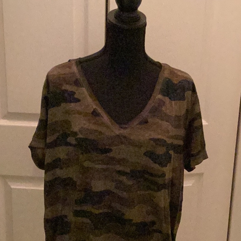 🖤NWOT Just Too FUN Lucky 🍀 Brand Size XXLARGE Camo Style Top Closet Must Have 🖤 - Picture 2 of 7